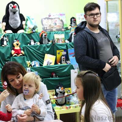 W Bibliotece Publicznej Miasta i Gminy w Słubicach rozpoczeły się świąteczne warsztaty dekorowania pierników [FOTO]