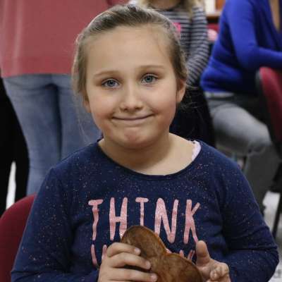 W Bibliotece Publicznej Miasta i Gminy w Słubicach rozpoczeły się świąteczne warsztaty dekorowania pierników [FOTO]