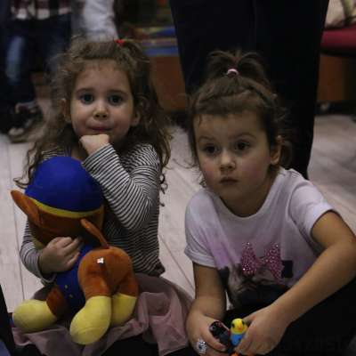 W Bibliotece Publicznej Miasta i Gminy w Słubicach rozpoczeły się świąteczne warsztaty dekorowania pierników [FOTO]