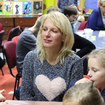 W Bibliotece Publicznej Miasta i Gminy w Słubicach rozpoczeły się świąteczne warsztaty dekorowania pierników [FOTO]