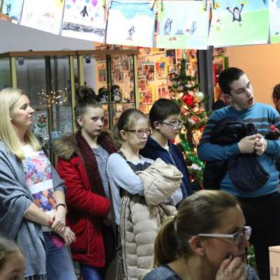 W Bibliotece Publicznej Miasta i Gminy w Słubicach rozpoczeły się świąteczne warsztaty dekorowania pierników [FOTO]