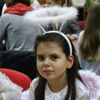 W Bibliotece Publicznej Miasta i Gminy w Słubicach rozpoczeły się świąteczne warsztaty dekorowania pierników [FOTO]