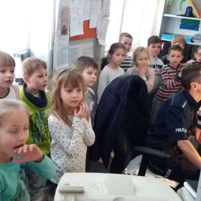 Podopieczni SOSW z wizytą w słubickiej komendzie policji
