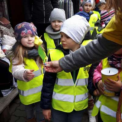 Budzi się wiosna - budzą sie mali wolontariusze - akcja społeczna na rzecz Hospicjum Domowego św. Wincentego a’Paulo w Słubicach [FOTO] + [VIDEO]