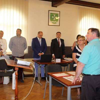 Radni jednogłośnie udzielili Burmistrzowi absolutorium za 2016 r .