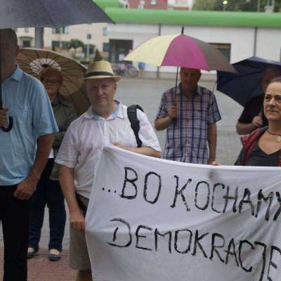 Pomimo oficjalnego odwołania przez organizatorów, w Słubicach odbył się protest w obronie demokracji