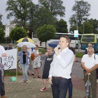 Pomimo oficjalnego odwołania przez organizatorów, w Słubicach odbył się protest w obronie demokracji