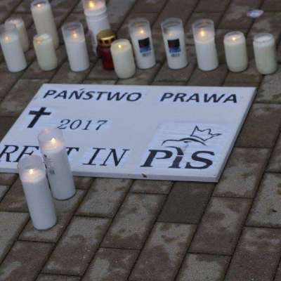 Pomimo oficjalnego odwołania przez organizatorów, w Słubicach odbył się protest w obronie demokracji