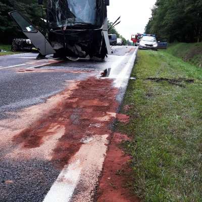 Tragiczny wypadek pod Cybinką - kierowca i dziecko nie żyją [FOTO]