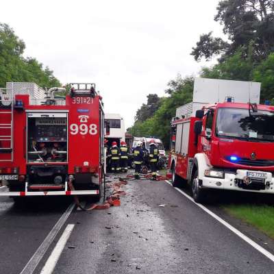 Tragiczny wypadek pod Cybinką - kierowca i dziecko nie żyją [FOTO]