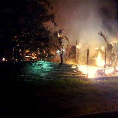 [Szybki News] Pożar skansenu Białkowie. Spłonęły dwa budynki kryte strzechą [FOTO]