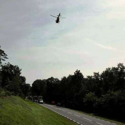 Wypadek pomiędzy Uradem a Świeckiem. Samochód uderzył w drzewo