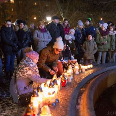 Spontaniczna akcja słubiczan - Światło przeciw nienawiści w Słubicach [relacja FOTO i VIDEO]