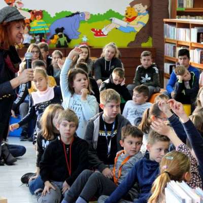 Barbara Kosmowska odwiedziła słubicką bibliotekę