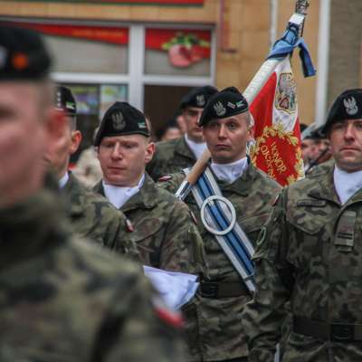 W czwartek 9 listopada na Placu Ratuszowym w Rzepinie uroczyste ślubowanie złożyli kadeci pierwszej klasy wojskowej Liceum Ogólnokształcącego im. Stanisława Staszica.