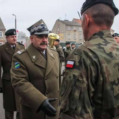 W czwartek 9 listopada na Placu Ratuszowym w Rzepinie uroczyste ślubowanie złożyli kadeci pierwszej klasy wojskowej Liceum Ogólnokształcącego im. Stanisława Staszica.