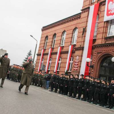 W czwartek 9 listopada na Placu Ratuszowym w Rzepinie uroczyste ślubowanie złożyli kadeci pierwszej klasy wojskowej Liceum Ogólnokształcącego im. Stanisława Staszica.