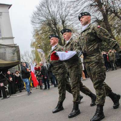 W czwartek 9 listopada na Placu Ratuszowym w Rzepinie uroczyste ślubowanie złożyli kadeci pierwszej klasy wojskowej Liceum Ogólnokształcącego im. Stanisława Staszica.