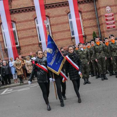 W czwartek 9 listopada na Placu Ratuszowym w Rzepinie uroczyste ślubowanie złożyli kadeci pierwszej klasy wojskowej Liceum Ogólnokształcącego im. Stanisława Staszica.