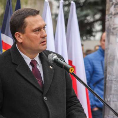 W czwartek 9 listopada na Placu Ratuszowym w Rzepinie uroczyste ślubowanie złożyli kadeci pierwszej klasy wojskowej Liceum Ogólnokształcącego im. Stanisława Staszica.