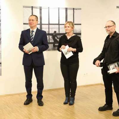 W Galerii OKNO odbył się wernisaż wystawy Pawła Janczaruka i Anny Szafran „Baletnica w mieście. Księga 1 i 2”.