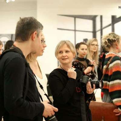 W Galerii OKNO odbył się wernisaż wystawy Pawła Janczaruka i Anny Szafran „Baletnica w mieście. Księga 1 i 2”.
