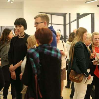 W Galerii OKNO odbył się wernisaż wystawy Pawła Janczaruka i Anny Szafran „Baletnica w mieście. Księga 1 i 2”.