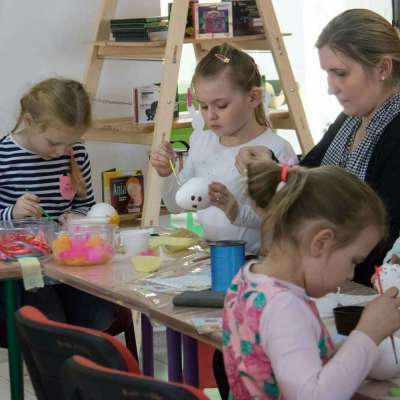 Warsztat wielkanocny w słubickiej bibliotece